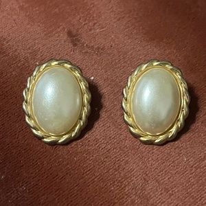 Vintage Fashion Faux Pearl & Gold Clip On Earrings Oval 1 Inch in Size